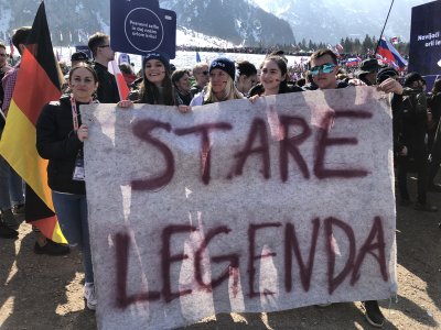 Na tekmi v Planici nimajo samo slovenski skakalci svojih navijačev, AMPAK tudi as Dr. Andrej Stare.Slika je iz zadnje tekme ki jo je komentiral.