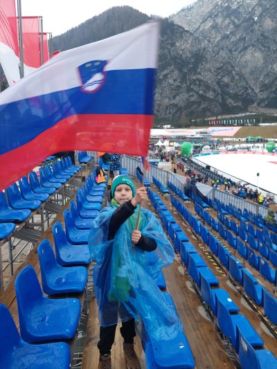 Nobeno slabo vreme ali dež nas ne ustavi našega strastnega navijanja za naše orle.