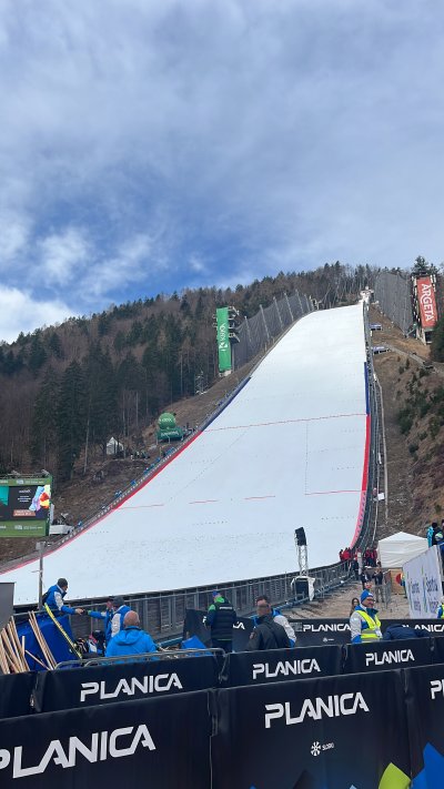 Planica, Planica.. snežena kraljica. Vedno pravljično, vedno lepo. Ni primerjave z nobenim drugim športnim dogodkom