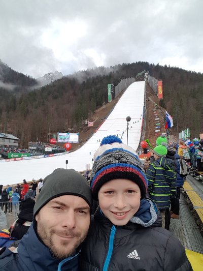 ogled poletov s sinom Lukasom, velikim navijačem Petra Prevca. Oba navdušena ob odličnihj poletih in zmagi naših letalcev.