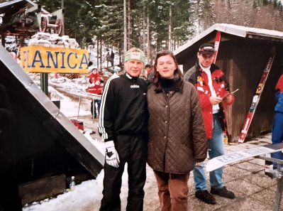 ob petih zjutraj v času Goldbergerja že v Planici ker je očim gor delal in sem šla z njim zato da sem bla blizje skakalcem