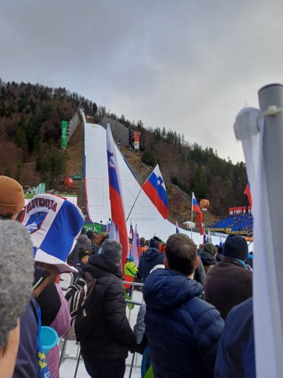 Fantastično, nepozabno, noro dobro, čudovito vzdušje! 