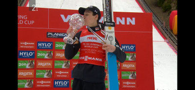 Poslovilna prireditev Petru Prevcu mi je ostala v najlepšem spominu.Vsekakor pa tudi vsi uspehi naših skakalcev, ki jih je zelo veliko, saj so najboljši letalci na svetu ????Verjamem, da bo tudi letos nepozabno ❤️