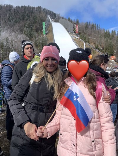 Planica je vedno nepozabna.Sva pa bili s hčerko na proslavi Petra Prevca.Kjer je zadnjic skocil na ta dan.Bilo je čudovito.Planico obe obožujeva in tako skoke .☺️