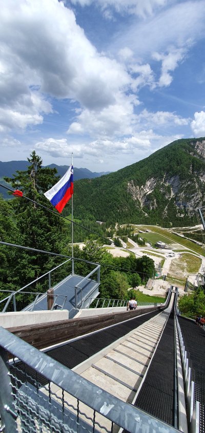Sicer ni zimska, ker nazadnje sem bil na tekmi v mladosti in še nismo nosili fotoaparatov v źepu, ampak vseeno lep izlet s takrat še v.d. ženo.