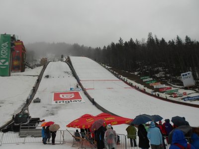 Perspektiva, ki ti da spoštovanje do vsakega skoka. Deževna Planica, kakih deset let nazaj.