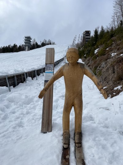 Planica je tako lep slovenki biser spomnim se, ko je zmagal Domen Prevc postavil svetovni rekord.  