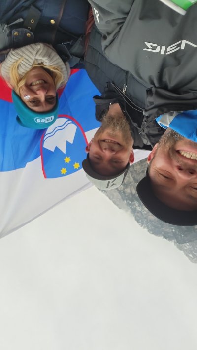 Kljub dežju veselo rapoloženje 