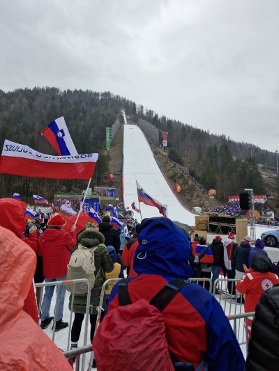 Obisk poletov v Planici je bil nepozaben, noro vzdušje, dobra energija in občutek ponosa. Dan, ki ostane v srcu.