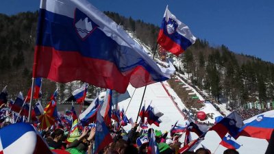 Spomin na nepozabno izvedbe Planice iz leta 2016, ko so kraljevali naši orli, s Petrom na čelu. Upam, da bom imel po kronanju Petra, zdaj čast videti tudi kronanje Domna in Nike. Verjamem, da bo znova šlo za spektakularen dogodek brez primere!Lep pozdrav, Grega 