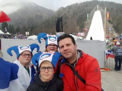 Z otroki smo davnega leta 2017 odšli v Planico navijat. Otroki so bili takrat prvič v Planici.