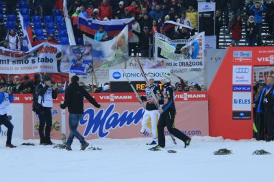 20. marca 2015 sem si ogledal skoke za svetovni pokal na letalnici, ko je Peter Prevc zmagal, Jurij Tepeš pa je bil drugi. Naslednji dan pa je bil vrstni red obrnjen.                                                                   
