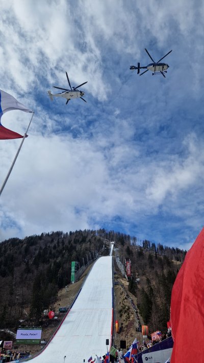Krasen dogodek, največje domoljubje, nora energija... Kdor ni tam, ne ve kaj zamuja. Super, smo stalni udeleženci. 