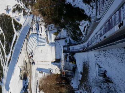 Vsako leto se vracam..v planici je noro vzdušje..našim  pa samo poklon da se spustijo po njej .