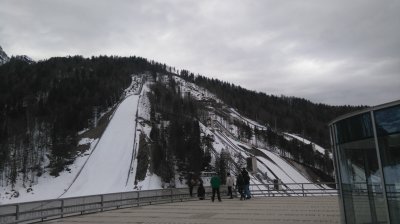 Obisk Planice in njenega centra februarja 2022 z družino je ponudil lep izlet  in doživetje v naravi.