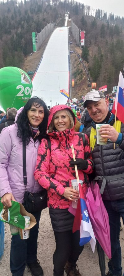 v Planico hodim že 25 let z otroci , zdaj ko so večji pa z partnerko in vedno je nepozabno .veselim se že letošnjih poletov 