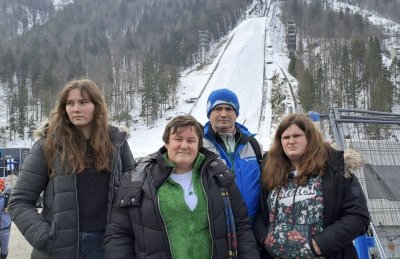 Moj najlepši spomin iz Planice je svetovno prvenstvo 2023, ko sem bila prostovoljka. Posebej mi bo za vedno ostal v spominu 3. 3. 2023, ko sem v živo videla tekmo in trenutek, ko je Timi Zajc postal svetovni prvak. Planica ima zame posebno mesto v srcu, zato se tja z veseljem vračam vsako leto.