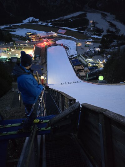 Ob 5. jutranji uri sem lani z druščino pripravljal vse potrebno za tekmo. Ob tem sem bil še bolj zadovoljen, saj je bil na poti v Planico moj sodelavec, invalid na vozičku s svojim osebnim asistentom. Tudi letos bom nadvse vesel, če njemu in drugim oviranim osebam lahko ponudimo vsi skupaj občutek, da so del spektakla. Nagrade ne potrebujem, z veseljem jo podelim oviranim in njihovim spremljevalcem.