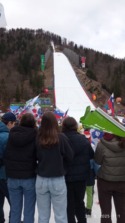 Ogled tekme svetovnega pokala nedeljske tekme leta 2025.