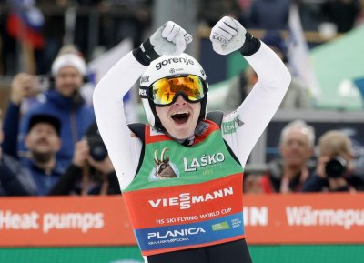 Svetovni rekord Domna Prevca iz Planice 2025 (254,5 m). Noro!