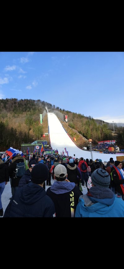 Leta 2015 sma se z punco tam spoznala, potem sma še par let bila in lani prvič po letu 2018 sva spet šla in bila priča novemu svetovnemu rekordu!!! Zato bi tudi letos z veseljem šla.