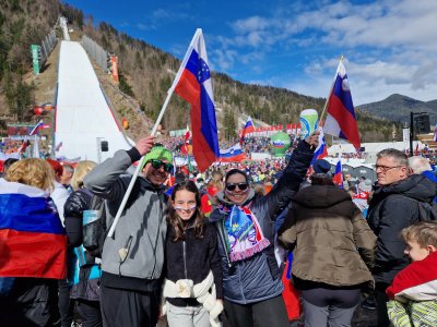 Najboljša tekma katero sem obiskala v življenju! Vse je bilo top od vzdušja, poletov naših orlov, hrane in pijače in vse do vremena ki nam je še dodatno polepšal dan 