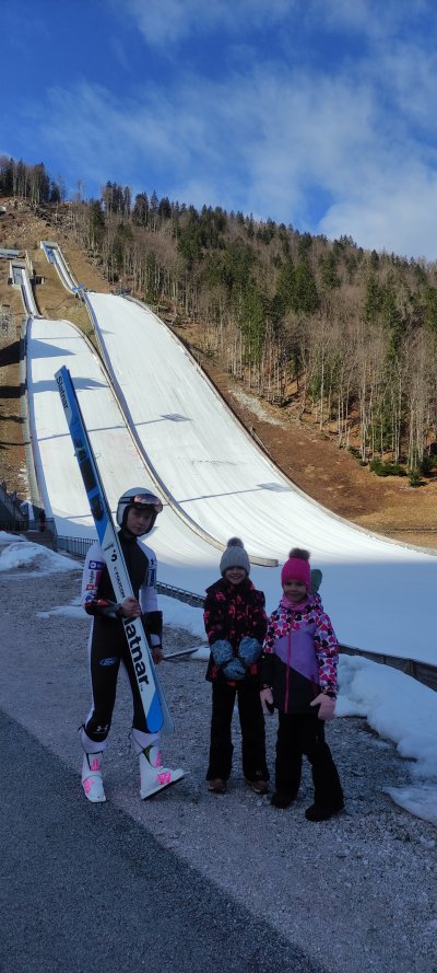 Da ne bom za Nikno navijla samo na trenungu, bi še na tekmi na velikanki. 