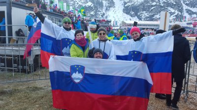 Doživetje v Planici? To je res doživetje v pravem in polnem pomenu besede! Toliko obiskovalcev, športnikov, podpornih servisnih služb, rtv, sponzorji, animacija za vse starosti, prilagojen dostop za invalide, promocijska darila in še in še. Na koncu pa vse pohvale delavcem iz 