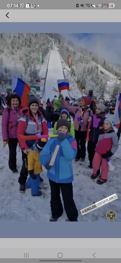 Najlepše je spremljati slovenske orle na domači skakalnici, zraven pa uživati on slovenski glasbi!