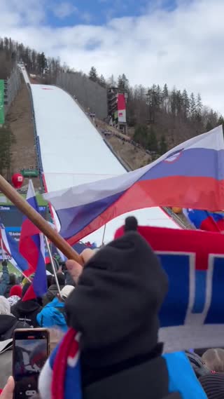 Rekordni polet Domna Prevca in evforija v Planici.